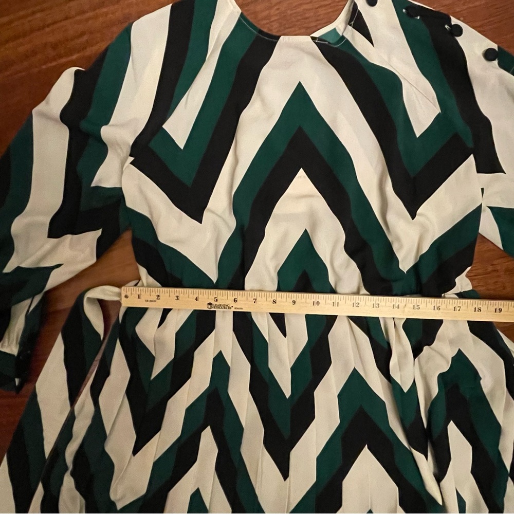 Who What Wear Chevron Long Sleeve Dress in Green and Black - Picture 5 of 7